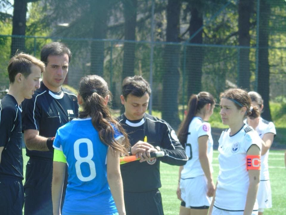 გოგონების დამაჯერებელი გამარჯვება